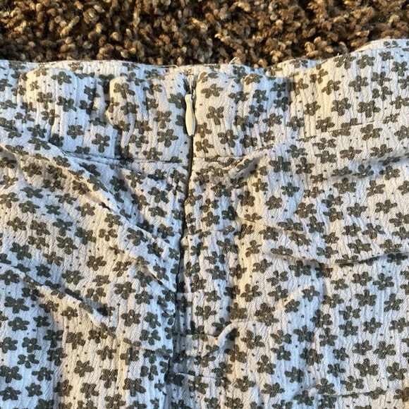 L.A hearts size small women’s skirt white with green flower print zipper on back - Picture 3 of 5